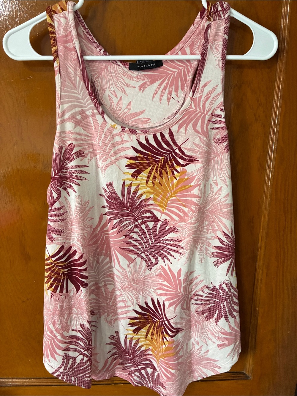 ❤️ 2/$10 - Tahari Pink & Gold Tropical Scoop Neck Tank